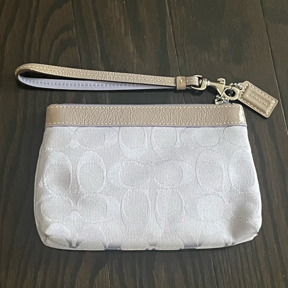 Coach monogram lilac wristlet with grey trim - Picture 3 of 6